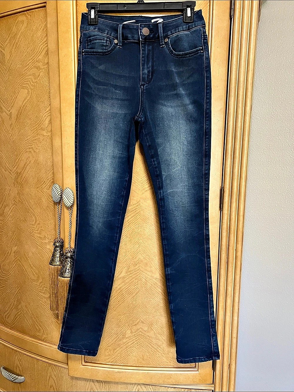 Seven 7 EST,.1964 brand stretchy Skinny Jeans Skinny Jeans Blue, size 4